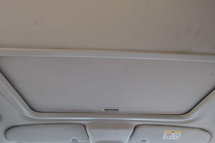 Used Jeep Compass 2014 2.4L four-wheel drive sport version Headliner