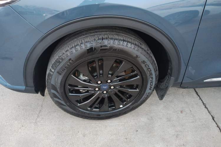 Used Ford Escape 2024 EcoBoost 245 Two-Wheel-Drive Titanium Edition