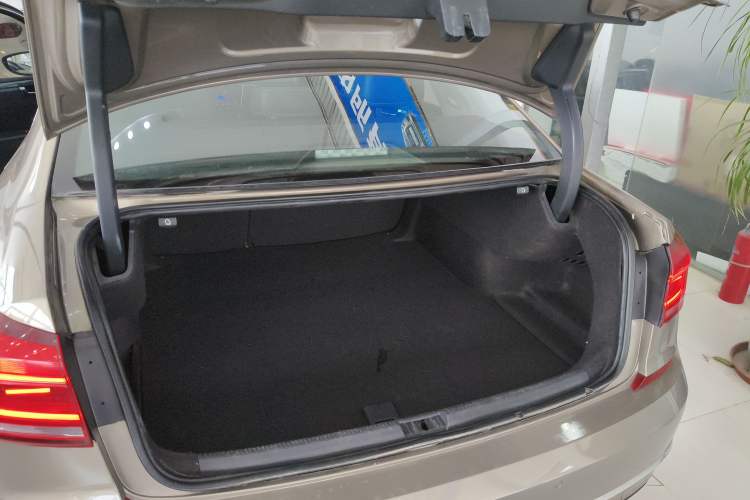 Used Volkswagen Passat 2016 330TSI DSG Luxury Edition Trunk