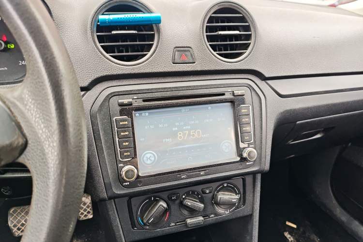 Used Volkswagen Jetta 2015 1.6L Automatic Fashion Model Audio And AC Panel