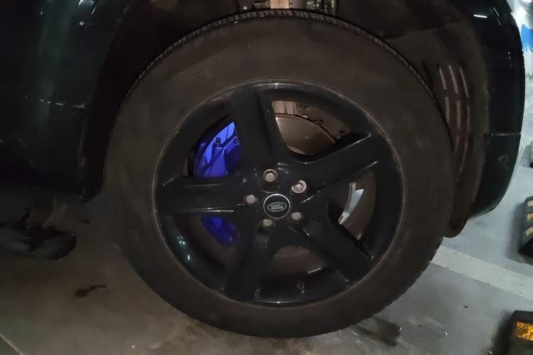 Used Land Rover Defender 2025 110 3.0T P400 X-Dynamic SE Right Front Wheel Hub