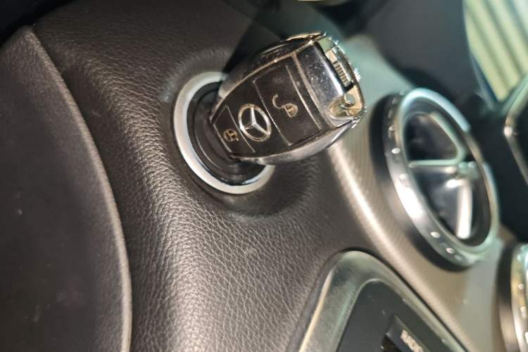 Used Mercedes-Benz GLA 2015 GLA 220 4MATIC Fashion Model
