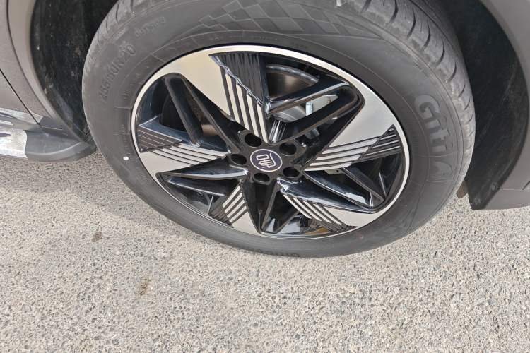 Used BYD Tang New Energy 2024 DM-i Glory Edition 112KM Prestige Model Right Front Wheel Hub