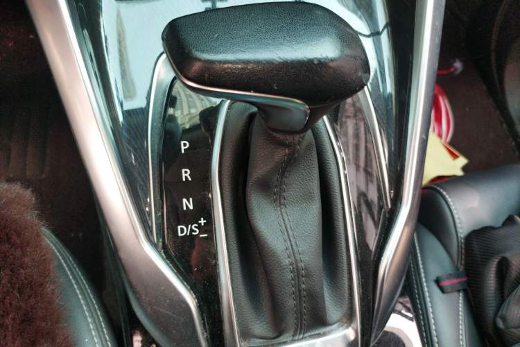 Used SAIC MAXUS G50 2020 1.5T Automatic Luxury Edition Gear Lever