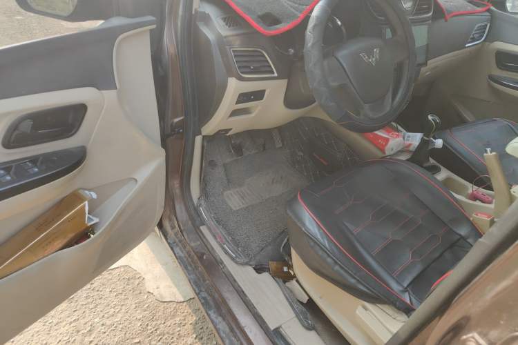 Used Wuling Hongguang 2015 1.5L S1 Standard China V-Emission Standards Driver Seat