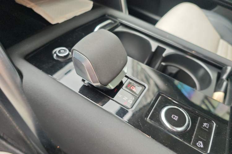 Used Land Rover Discovery 2021 360 PS R-Dynamic SE
