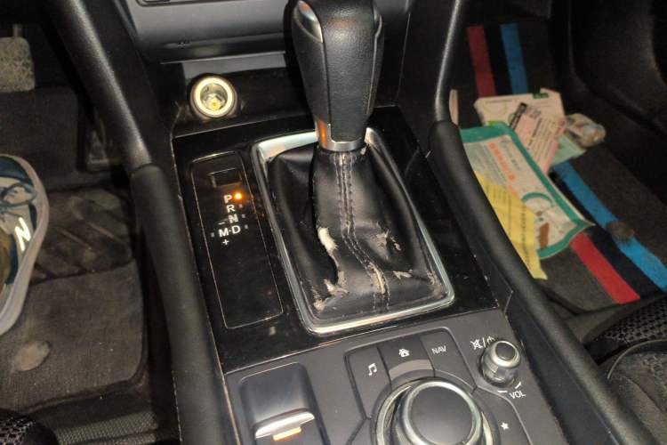 Used Mazda 3 Axela 2017 Hatchback 1.5L Automatic Luxury Model Emission Standard China V Gear Lever