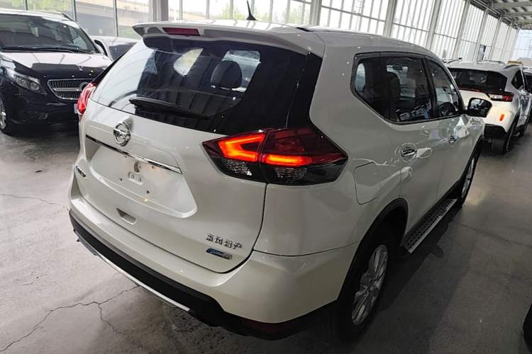 Used Nissan X-Trail 2017 2.0L CVT Comfort Edition 2WD Rear Right 45 Deg