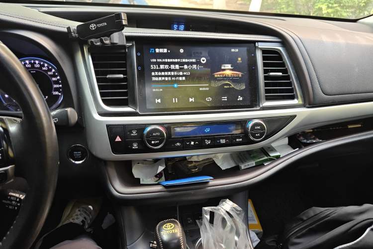 Used Toyota Highlander 2018 2.0T Four-Wheel Drive Prestige Version 7 Seats China VI Standard Audio And AC Panel