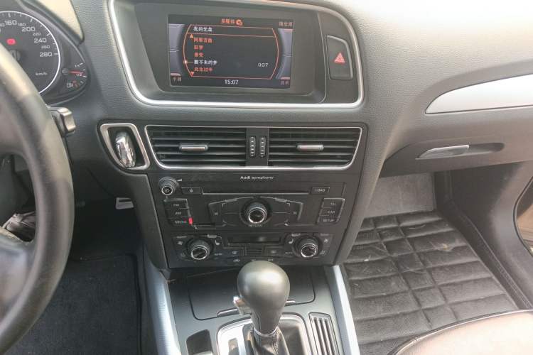 Used Audi Q5 2012 2.0TFSI Technology Model Audio And AC Panel