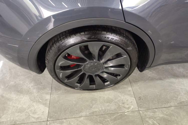 Used Tesla Model Y 2022 Performance High-Performance All-Wheel-Drive Version Right Rear Wheel Hub