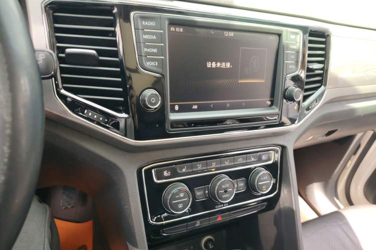 Used Volkswagen Teramont 2017 530 V6 Four-Wheel Drive Luxury Edition Audio And AC Panel