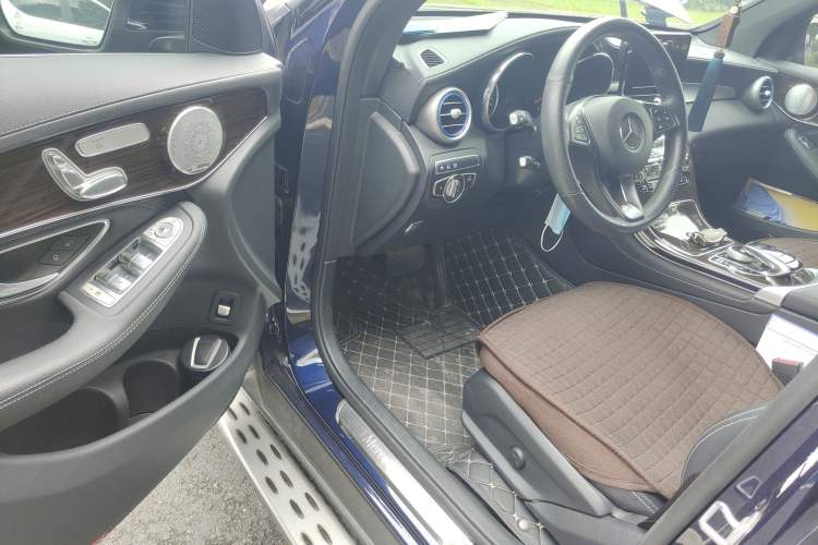 Used Mercedes-Benz GLC 2018 Facelift GLC 260 4MATIC Luxury Edition Driver Seat