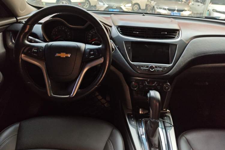 Used Chevrolet Malibu 2018 530T Automatic Luxury Edition Center Console