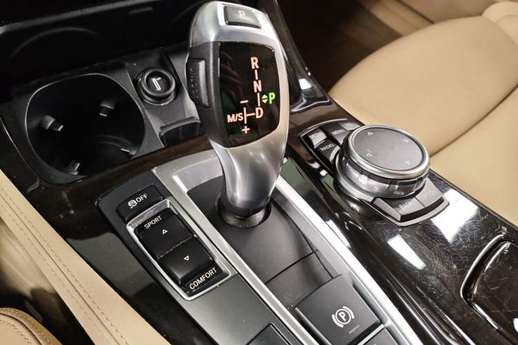 Used BMW 5 Series 2015 535Li Leading Model
