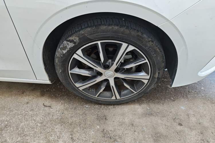 Used Geely Auto Emgrand 2023 4th Generation Champion Edition 1.5L CVT Flagship Model Right Front Wheel Hub