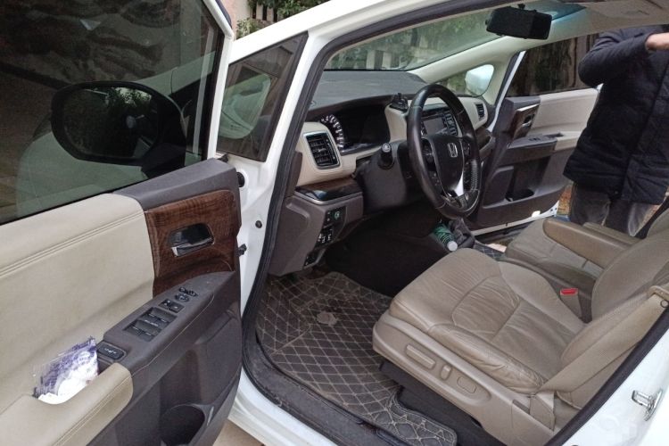 Used Honda Odyssey 2015 Revised Version 2.4L Supreme Edition