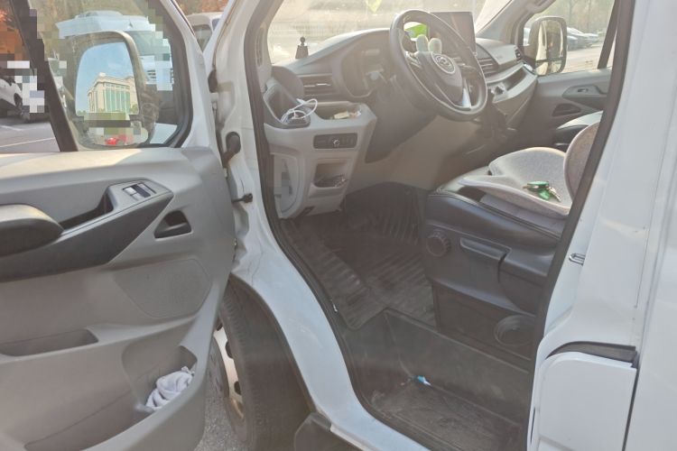 Used SAIC MAXUS V90 RV 2021 2.0T Travel Master V90 Self-Propelled Class B RV Deluxe Edition with a Horizontal Bed