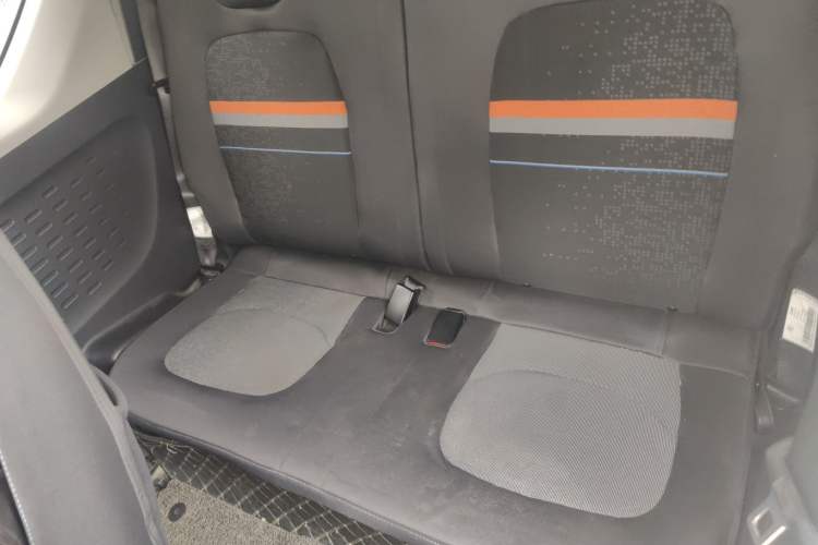 Used Wuling Hongguang MINIEV 2021 Macaron Sandwich Model 120 km Lithium Iron Phosphate Left Rear Seat