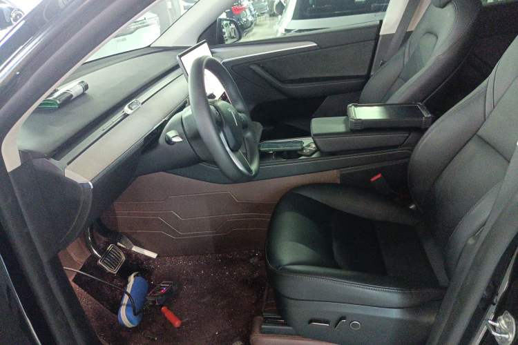 Used Tesla Model Y 2023 Long-Range All-Wheel-Drive Version