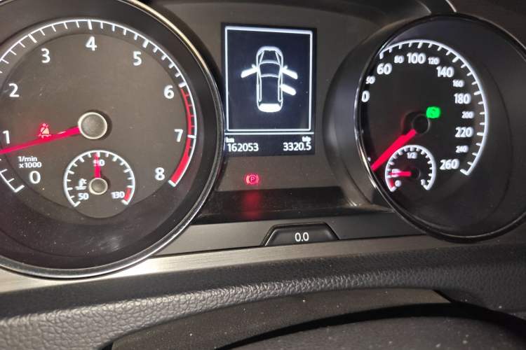 Used Volkswagen Golf 2014 1.6L Automatic Comfort Model Odometer Close Up