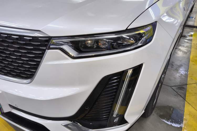 Used Cadillac XT6 2022 2.0T Six-Seater Two-Wheel-Drive Luxury Version
