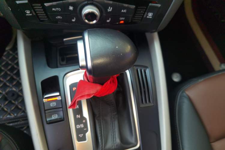 Used Audi Q5 2017 40 TFSI Ambition Edition Gear Lever