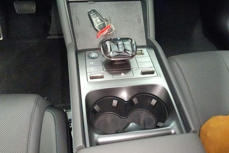 Used BYD Qin L 2025 DM-i Smart Drive 120KM Superior Model Gear Lever