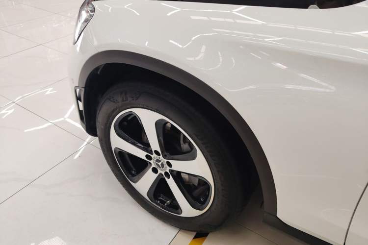 Used Mercedes-Benz GLC 2022 Facelifted GLC 260 L 4MATIC Dynamic Edition Left Front Wheel Hub