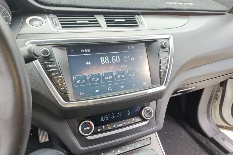 Used Land X7 2016 2.0T Panoramic Prestige Edition
