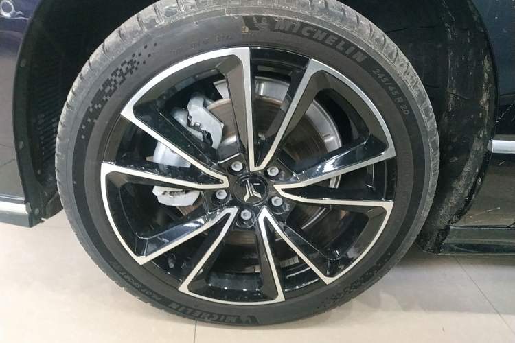 Used VOYAH PASSION 2024 PHEV Four-Wheel Drive Ultra-Long Range Flagship Model
