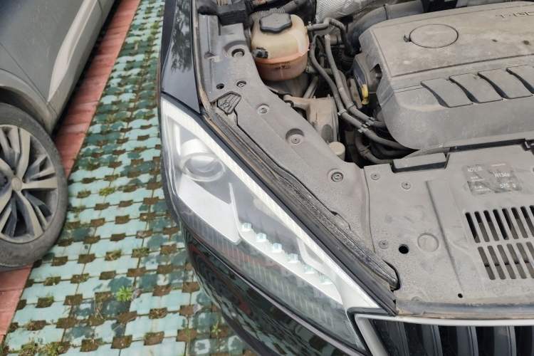 Used BORGWARD BX7 2016 28T Four-Wheel Drive Flagship Version 5 Seats Right Front Headlight