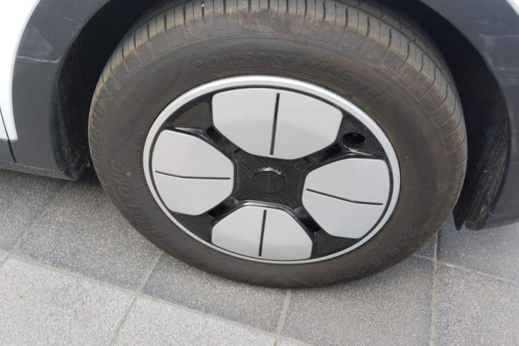 Used Geely Galaxy Geome 2026 Model 310km Youth Edition Right Front Wheel Hub