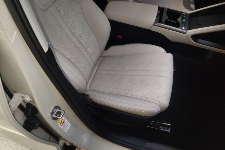 Used BYD Yuan UP 2025 Intelligent Driving Version 401 km Leading Edition
