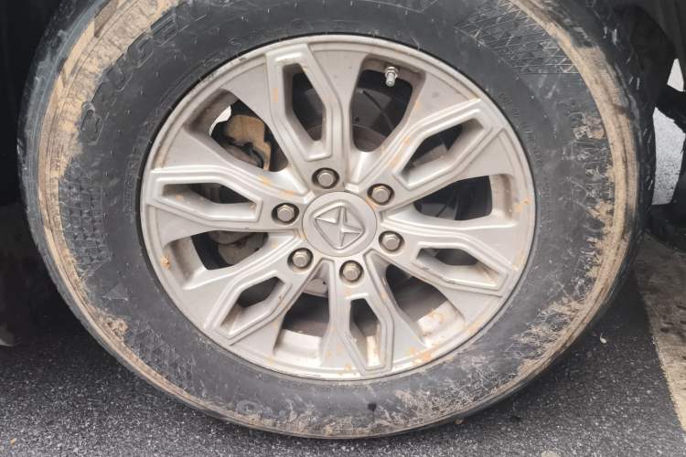 Used JMC Yusheng S350 2017 2.0T Automatic 2WD Diesel Luxury Version with Sunroof 5 Seats Right Front Wheel Hub