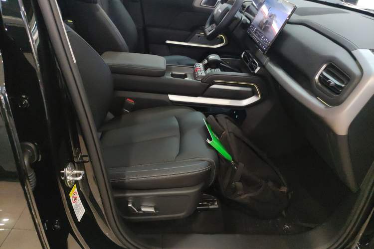 Used Formula Leopard Titanium 3 2025 501 km All-Wheel Drive Intelligent Driving Max Edition