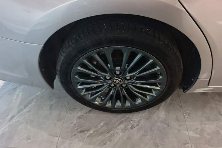 Used Toyota Avalon 2019 2.5L Touring Premium Version China VI Standard
