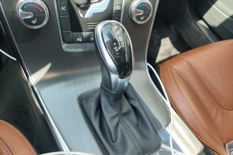 Used Volvo V60 2015 T5 Zhiya Edition Gear Lever