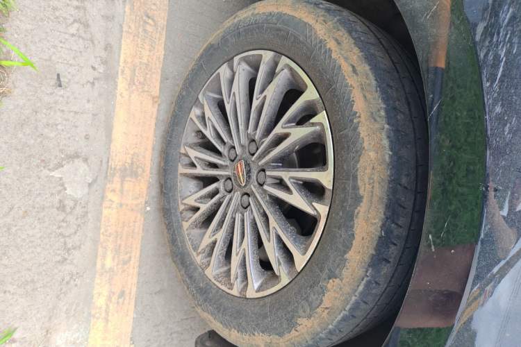 Used Hongqi H5 2023 1.5T DCT Smart Connect Flagship Edition Right Front Wheel Hub