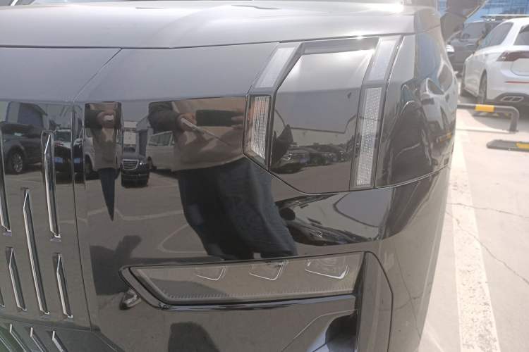 Used Zeekr 009 2024 7-Seater Aisle Version 108 kWh
