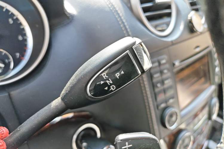 Used Mercedes-Benz M-Class 2010 ML 350 4MATIC Luxury Special Edition Gear Lever