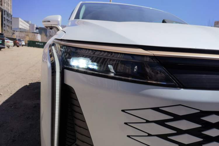 Used EXEED Stellar 2023 400T Four-Wheel Drive Premium Flying Fish Edition Right Front Headlight