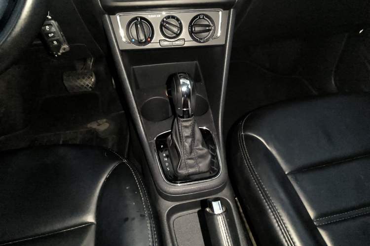 Used Volkswagen Polo 2016 1.6L Automatic Comfort Model
