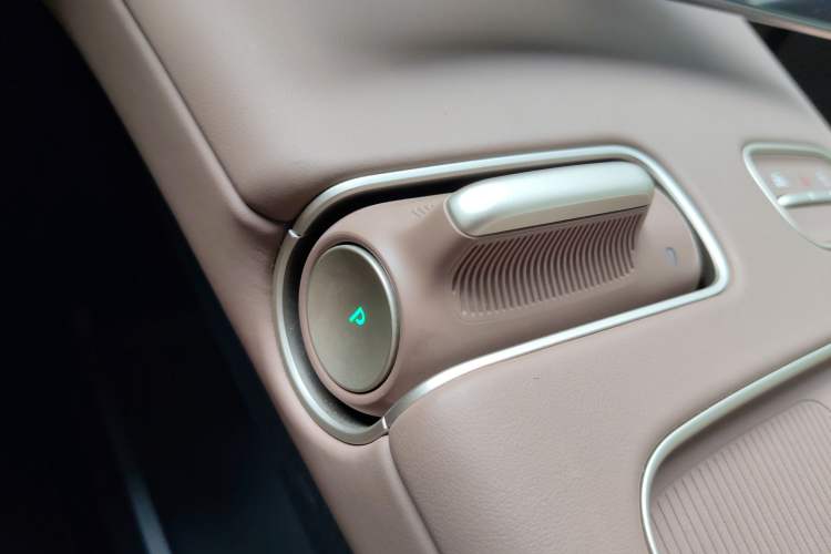 Used Nio ES8 2023 75 kWh Executive Edition Gear Lever