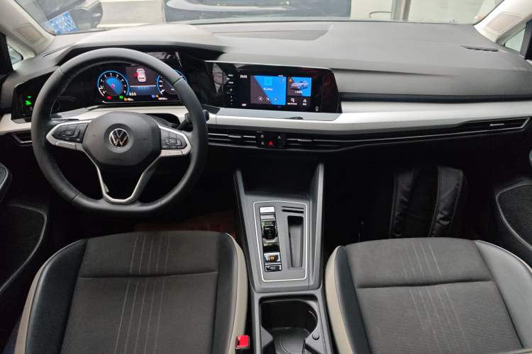 Used Volkswagen Golf 2021 280TSI DSG Pro First Edition Center Console