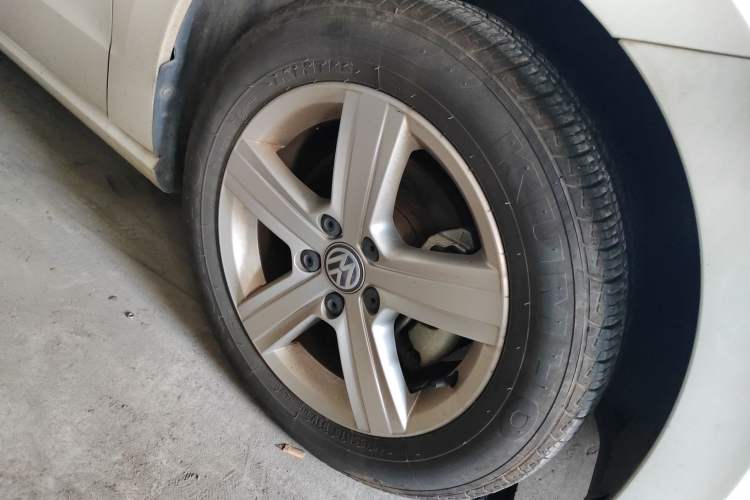 Used Volkswagen Golf Sportsvan 2016 1.6L Automatic Comfort Model Right Front Wheel Hub