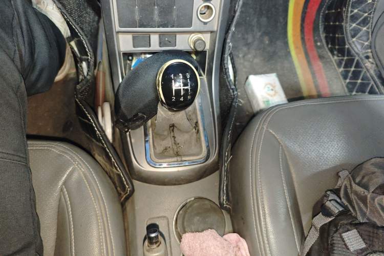 Used Geely Auto Classic Emgrand 2013 Sedan 1.5L Manual Entry-Level Model Gear Lever