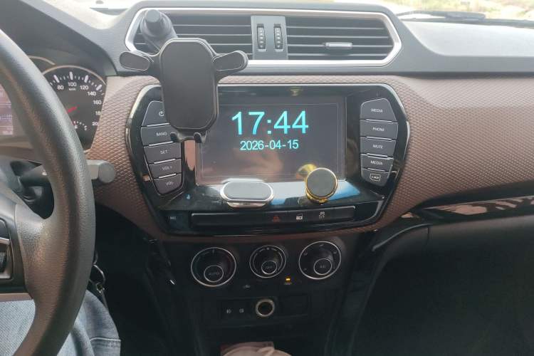 Used Great Wall Wingle 6 2017 2.4L Gasoline Two-Wheel Drive Elite Version 4G69 Audio And AC Panel