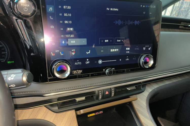 Used Lexus LM 2023 350h Seven-Seat Elegant Edition Audio And AC Panel