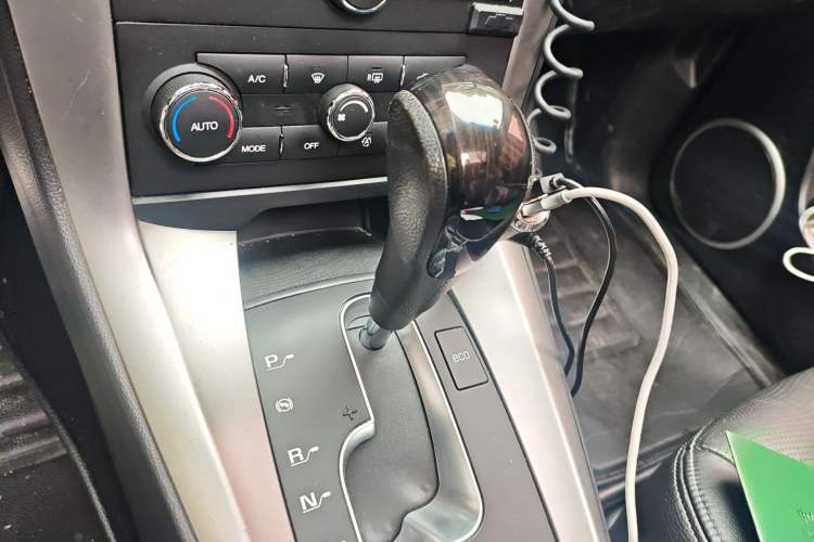 Used Chevrolet Captiva 2014 2.4L 4x4 Flagship Edition 7 Seats Gear Lever